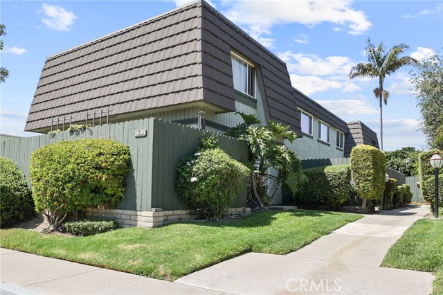 1634 Iowa Street, Costa Mesa CA: https://media.crmls.org/medias/7e4d2ea9-0847-454e-b2ad-773cf16a6027.jpg