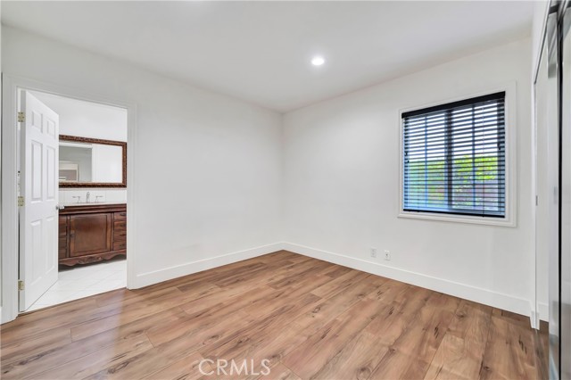 Detail Gallery Image 9 of 28 For 16707 Moorpark St, Encino,  CA 91436 - 3 Beds | 3 Baths