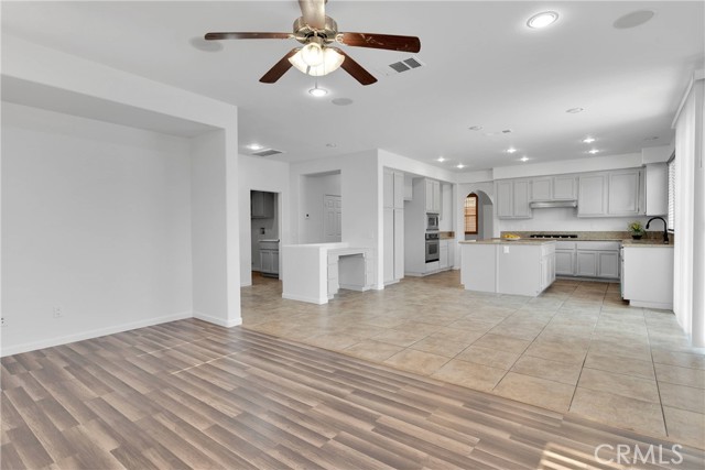 Detail Gallery Image 13 of 51 For 12626 Luna Rd, Victorville,  CA 92392 - 5 Beds | 3/1 Baths
