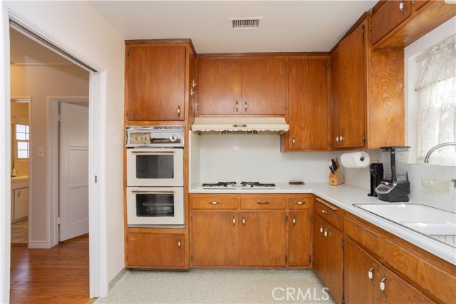 Detail Gallery Image 10 of 37 For 1921 1921 North Hidden Lane, Long Beach,  CA 90815 - 3 Beds | 2 Baths