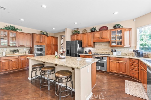 Detail Gallery Image 13 of 71 For 1357 Onyx Cir, Corona,  CA 92882 - 5 Beds | 4 Baths