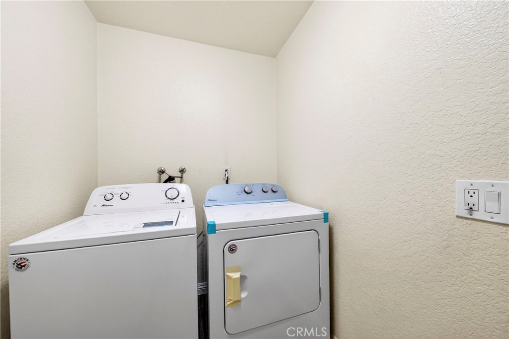 https://media.crmls.org/medias/7e5101a6-b881-42ba-9540-5ecfe8a5a72f.jpg?preset=X-Large