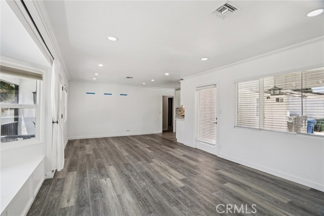 Detail Gallery Image 7 of 51 For 17043 Celtic St, Granada Hills,  CA 91344 - 4 Beds | 3 Baths