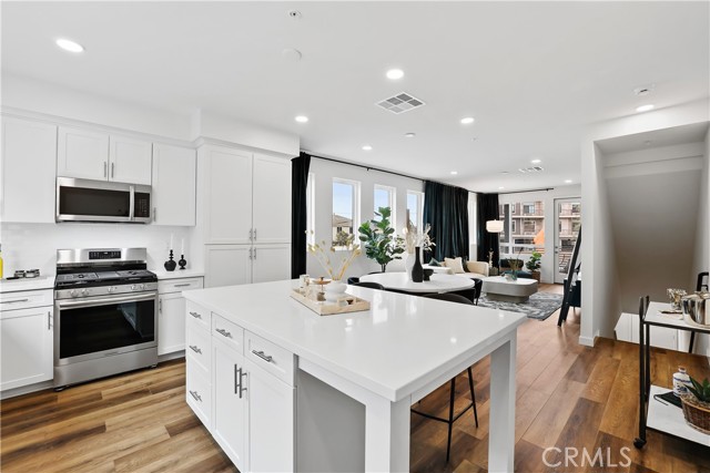 Detail Gallery Image 13 of 23 For 30 Bigsby Dr, Stanton,  CA 90680 - 3 Beds | 3/1 Baths