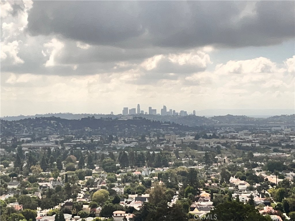 https://media.crmls.org/medias/7e530077-f802-462d-ac4f-b57db59bb449.jpg?preset=X-Large