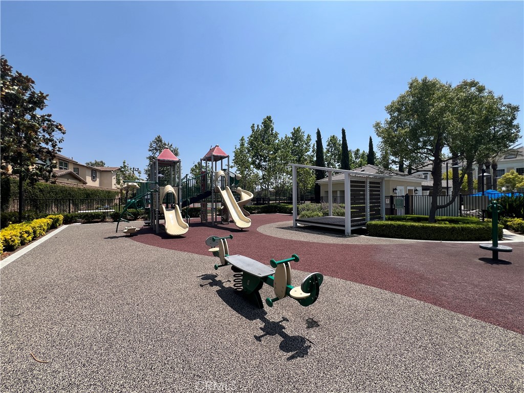 https://media.crmls.org/medias/7e532cd5-dc54-4862-a675-98a056d1fc7c.jpg?preset=X-Large