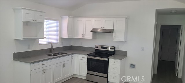1Bed/1Bath - Kitchen