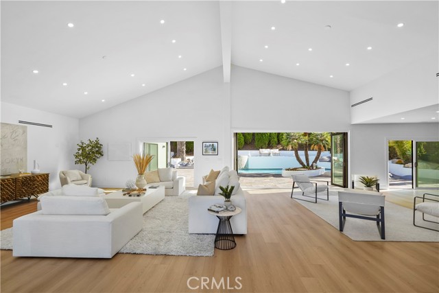 4230 Alonzo Avenue, Encino CA: https://media.crmls.org/medias/7e55c5c3-baf9-4d02-a052-f0090ae691e5.jpg