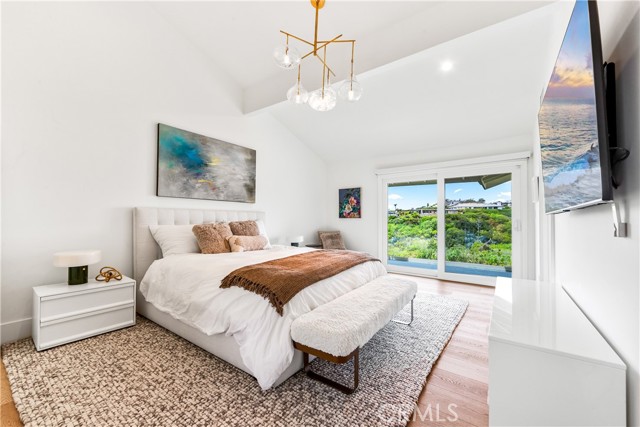 9 Jasmine Creek Dr, Corona del Mar CA: https://media.crmls.org/medias/7e565755-6104-4136-b402-e29aa193d35e.jpg