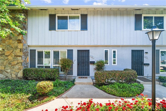 Detail Gallery Image 2 of 29 For 1121 E 1st St, Tustin,  CA 92780 - 2 Beds | 1/1 Baths