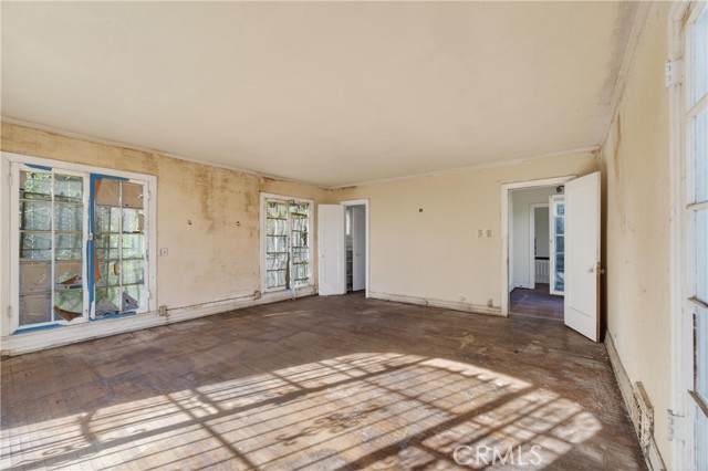 Detail Gallery Image 13 of 33 For 2329 N Edgemont, Los Angeles,  CA 90027 - 5 Beds | 3 Baths