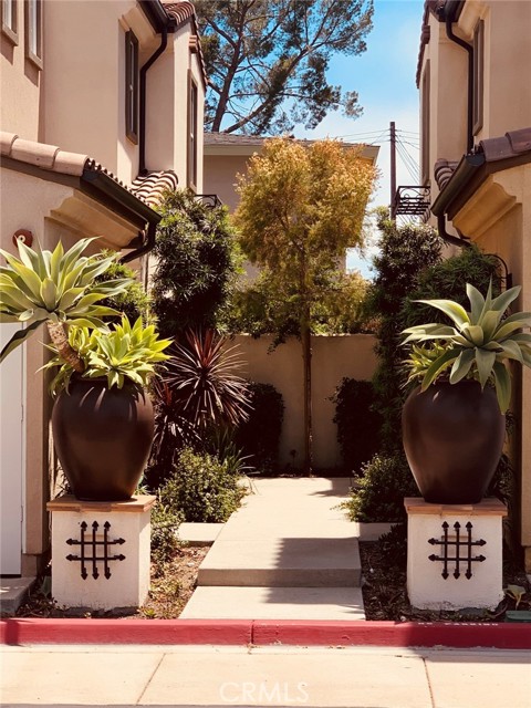 636 S Gladys Avenue, San Gabriel CA: https://media.crmls.org/medias/7e57e728-e3b1-450a-8e9c-2a40ad95f1b1.jpg