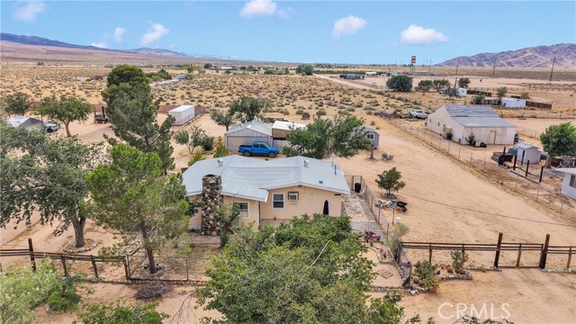 10378 Willow Wells Avenue, Lucerne Valley CA: https://media.crmls.org/medias/7e592260-87d5-450e-af22-7d8aedda18ce.jpg