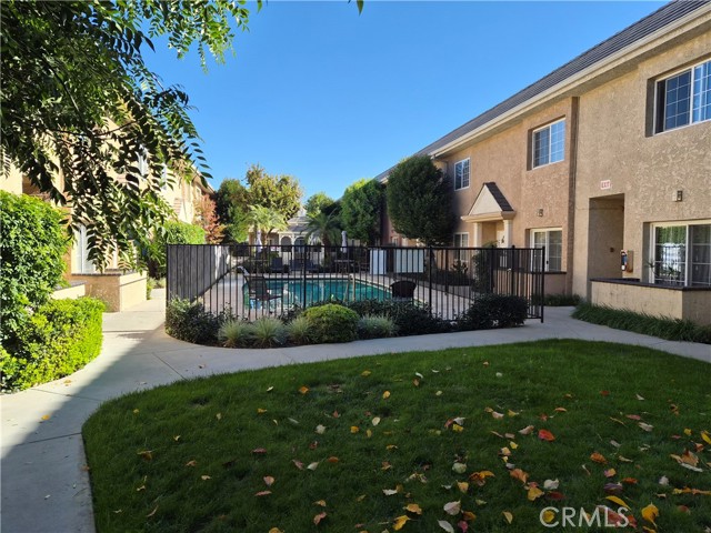 Detail Gallery Image 7 of 33 For 7615 Glade Ave #115,  Canoga Park,  CA 91304 - 3 Beds | 2/1 Baths