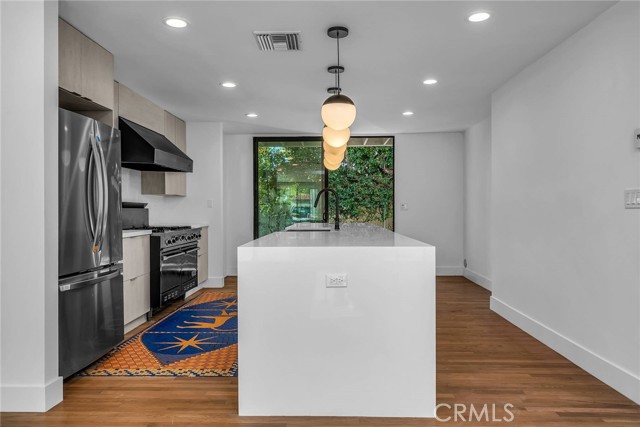Detail Gallery Image 7 of 28 For 1531 Wellesley, Los Angeles,  CA 90025 - 4 Beds | 3 Baths
