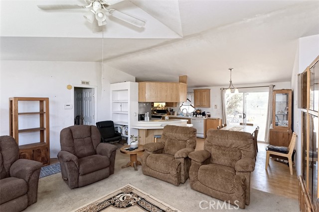 Detail Gallery Image 4 of 31 For 1895 Barkley Ranch Rd, Pinon Hills,  CA 92372 - 3 Beds | 2 Baths