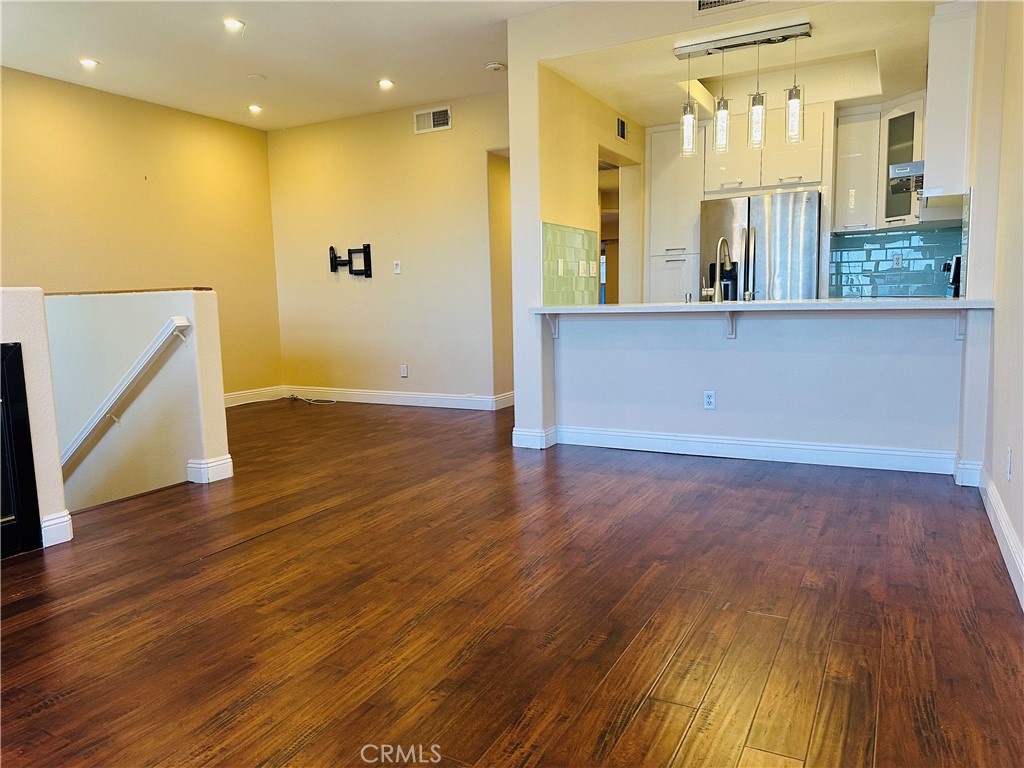 https://media.crmls.org/medias/7e5a3e13-47d7-4ab8-93ba-ffab4f27e6ab.jpg?preset=X-Large