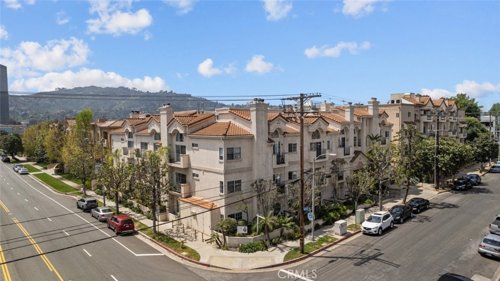 10604 Valley Spring Lane 205, Toluca Lake, CA 91602