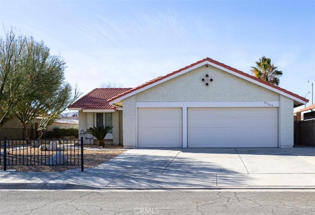 37129 Calle Amigo