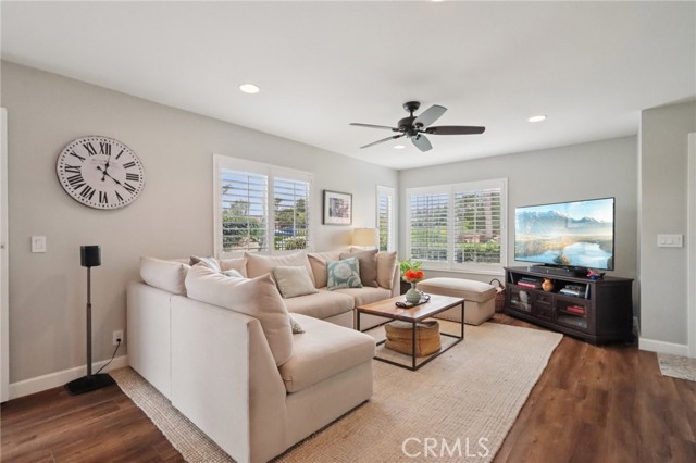 21201 Jasmines Way, Lake Forest CA: https://media.crmls.org/medias/7e5b59c4-2d91-407e-8eb2-066f25b1d17b.jpg