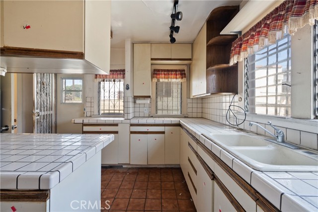 201 N Carondelet Street, Los Angeles CA: https://media.crmls.org/medias/7e5c6b90-24d5-4226-b5cc-6056c427ea28.jpg