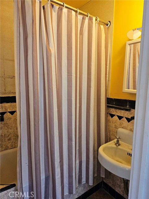 224 N Bixel, Los Angeles CA: https://media.crmls.org/medias/7e5d28f8-3eb7-42e3-976d-70047da0feb9.jpg