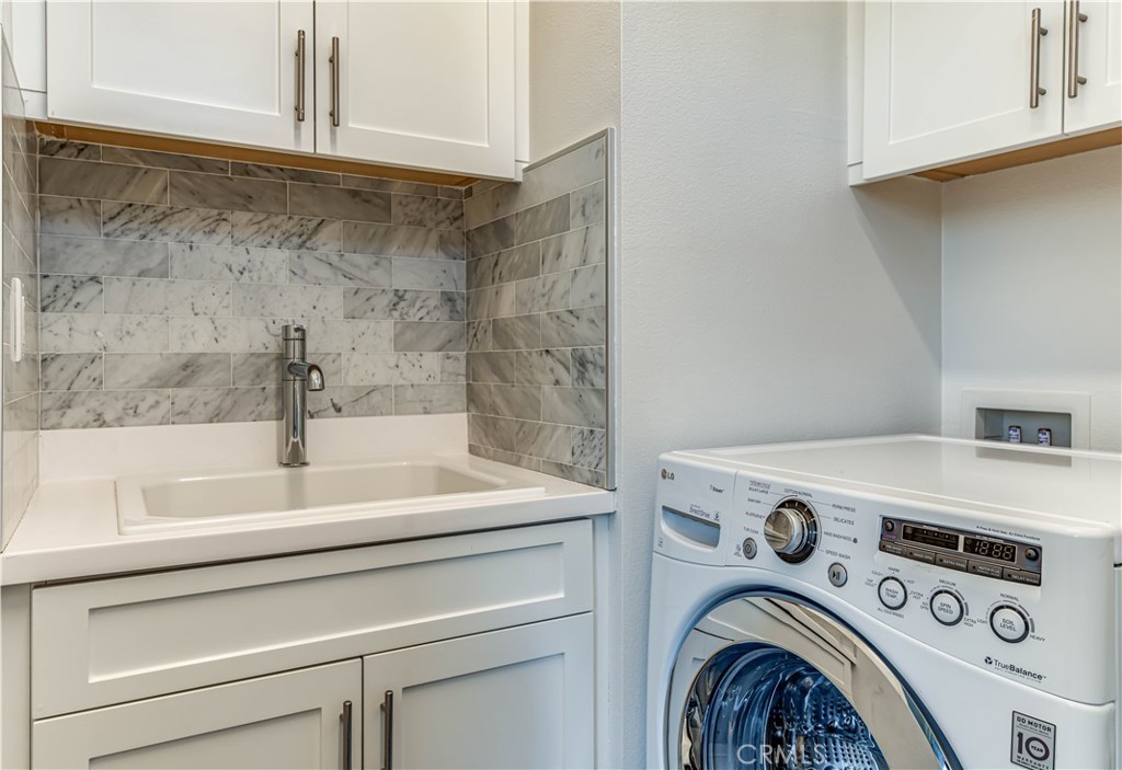 12234 Greenleaf Lane