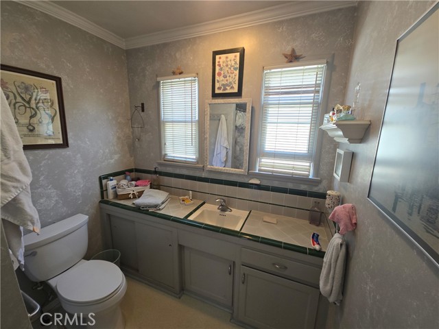 Detail Gallery Image 10 of 16 For 1950 Springfield Ave, Hermosa Beach,  CA 90254 - 3 Beds | 1 Baths