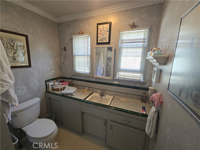 Detail Gallery Image 10 of 16 For 1950 Springfield Ave, Hermosa Beach,  CA 90254 - 3 Beds | 1 Baths