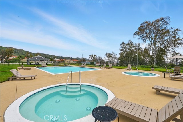 Detail Gallery Image 4 of 18 For 13691 Gavina Ave #576,  Sylmar,  CA 91342 - 3 Beds | 2 Baths