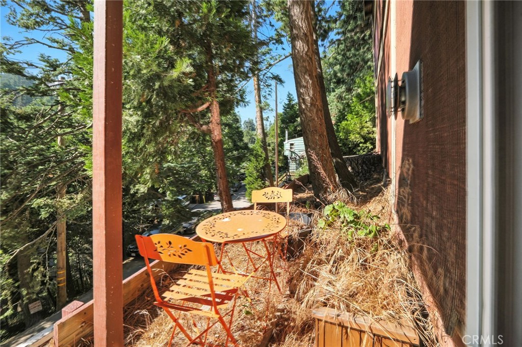 https://media.crmls.org/medias/7e5e87b2-d47d-4343-ab91-0bc75362a543.jpg?preset=X-Large