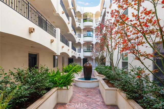 Detail Gallery Image 3 of 21 For 12020 Guerin St #303,  Studio City,  CA 91604 - 3 Beds | 2/1 Baths