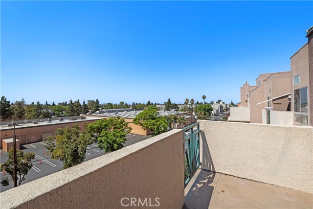 450 E 4th Street, Santa Ana CA: https://media.crmls.org/medias/7e6037d1-d4a7-4551-a13c-88fb27c7bc7d.jpg