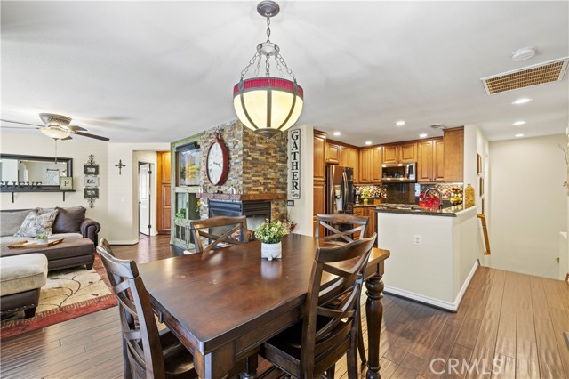 Detail Gallery Image 3 of 33 For 28385 Mirabelle Ln, Saugus,  CA 91350 - 2 Beds | 2 Baths