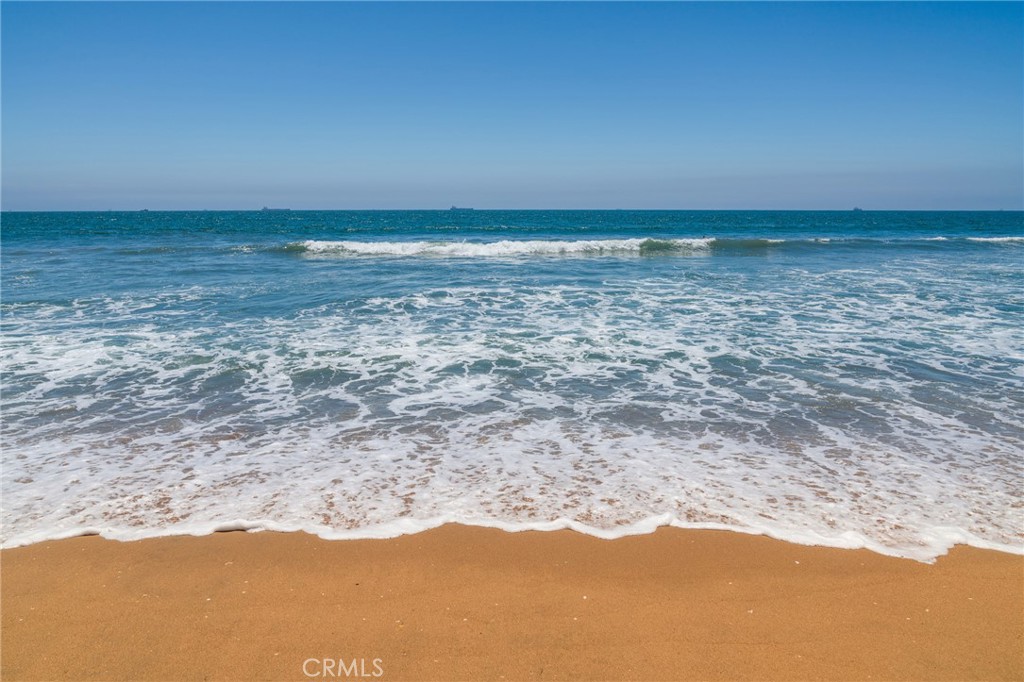 https://media.crmls.org/medias/7e61b774-b14f-4358-a5a3-81026afdda1e.jpg?preset=X-Large