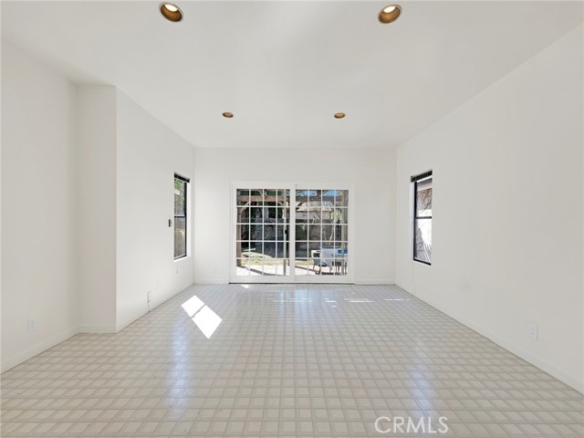 Detail Gallery Image 21 of 55 For 345 S Beachwood Dr, Burbank,  CA 91506 - 5 Beds | 3 Baths