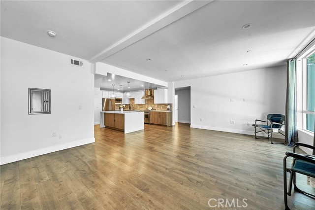 Detail Gallery Image 10 of 23 For 3715 San Marino St #104,  Los Angeles,  CA 90019 - 3 Beds | 2/1 Baths