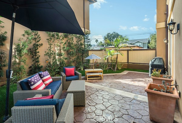 2202 Voorhees Avenue, Redondo Beach, California 90278, 4 Bedrooms Bedrooms, ,4 BathroomsBathrooms,Residential,Sold,Voorhees,SB17021148