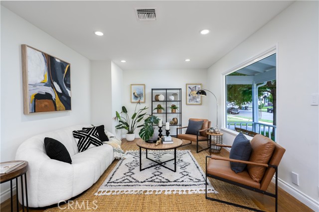 427 Stanford Road, Burbank CA: https://media.crmls.org/medias/7e64ba88-dc05-44ed-96f4-45ec9c32292e.jpg