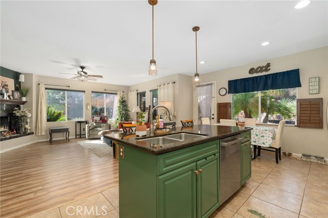 Detail Gallery Image 10 of 34 For 4682 Meadow Dr., Carlsbad,  CA 92010 - 5 Beds | 4 Baths