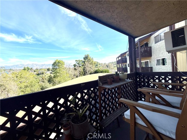 Detail Gallery Image 6 of 31 For 5870 Benner St #204,  Los Angeles,  CA 90042 - 2 Beds | 2 Baths