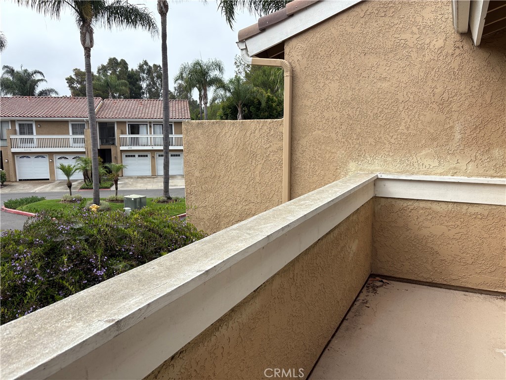 https://media.crmls.org/medias/7e66cc07-04d4-4f53-b735-536bd830a23c.jpg?preset=X-Large