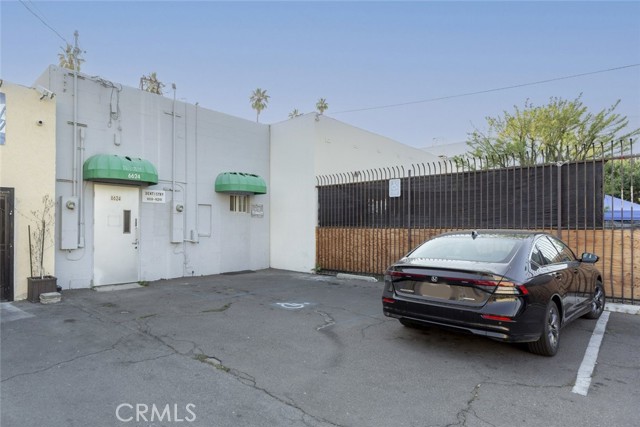 6624 Van Nuys Boulevard, Van Nuys CA: https://media.crmls.org/medias/7e674e96-5592-4927-b9c4-43f1277bb41d.jpg