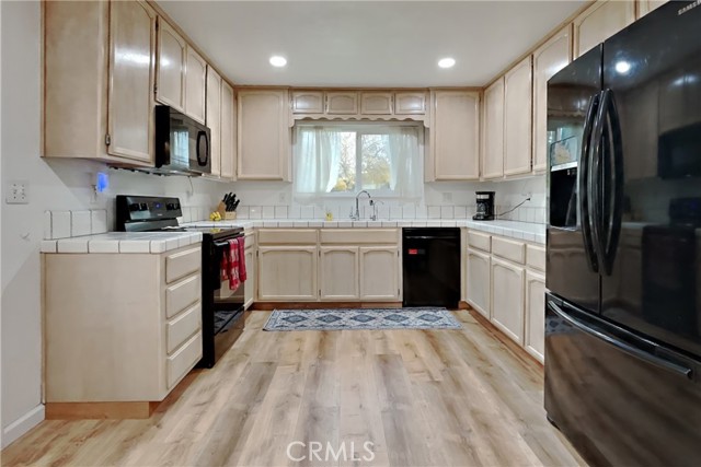 Detail Gallery Image 13 of 75 For 1947 Shadow Park Dr., Turlock,  CA 95380 - 3 Beds | 2 Baths