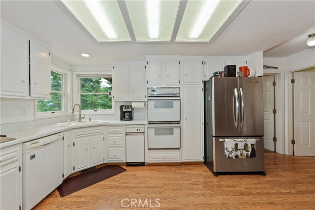 26349 Walnut Hills Drive, Lake Arrowhead CA: https://media.crmls.org/medias/7e682120-78b3-4950-b49a-8280b8e35950.jpg