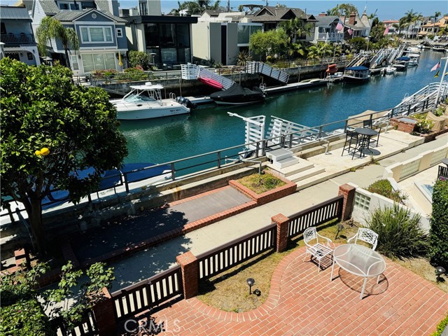 87 Rivo Alto Canal, Long Beach CA: https://media.crmls.org/medias/7e685a52-d77b-4b22-8156-94bf6dfef72f.jpg