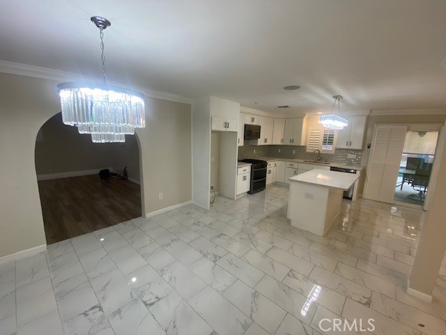 Detail Gallery Image 7 of 30 For 9767 Comanche, Chatsworth,  CA 91311 - 4 Beds | 3 Baths