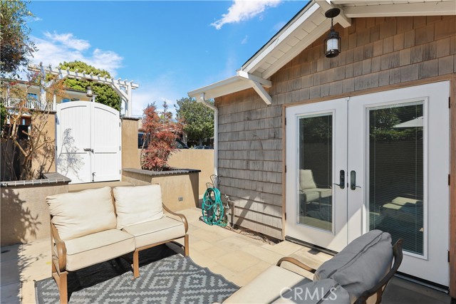 1029 Glenneyre Street, Laguna Beach CA: https://media.crmls.org/medias/7e69426f-5c43-4261-a921-bc3ee627d4c5.jpg
