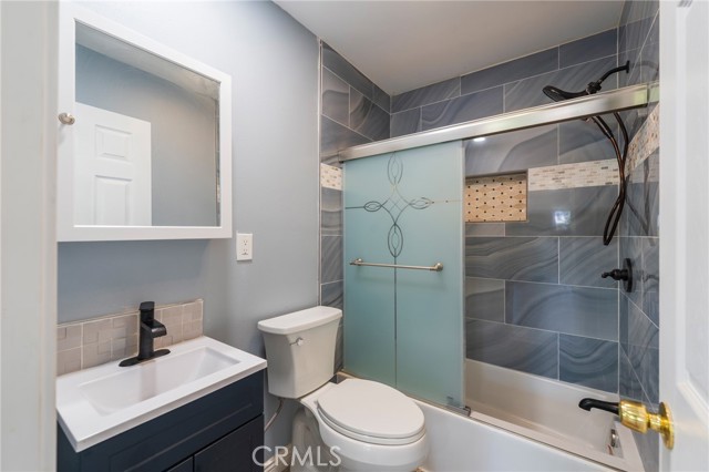 Detail Gallery Image 10 of 35 For 1680 S Rimpau Bld, Los Angeles,  CA 90019 - 2 Beds | 2 Baths