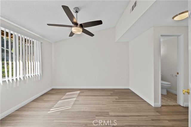 Detail Gallery Image 8 of 36 For 19156 Avenue of the Oaks #B,  Newhall,  CA 91321 - 2 Beds | 1/1 Baths